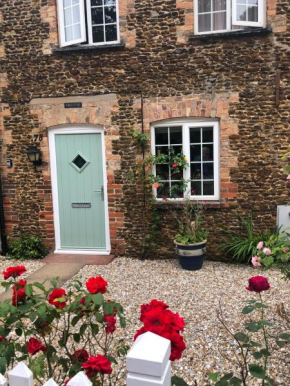 Fernley Cottage - perfect location for getaway, Grimston